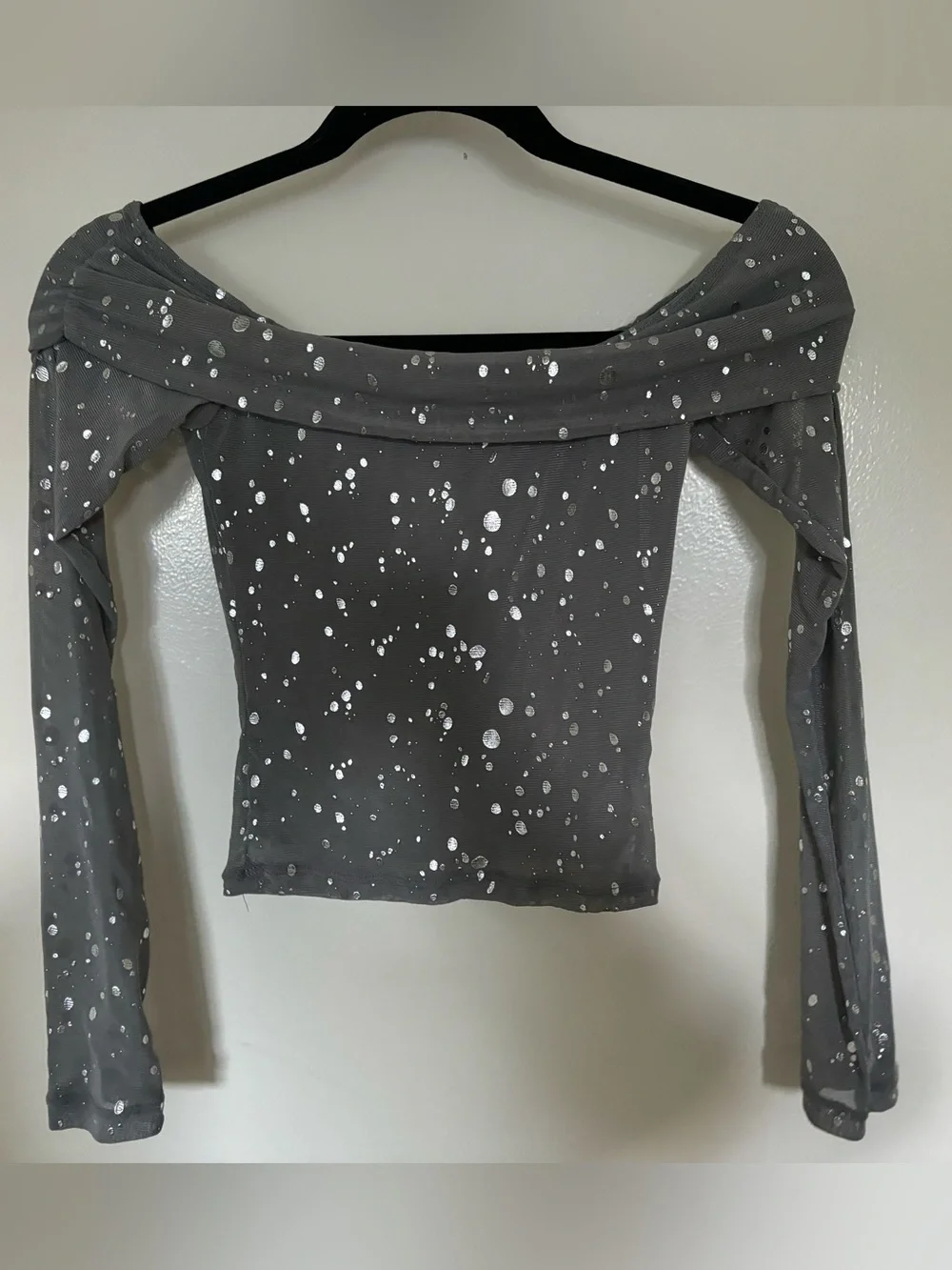 MOTEL Off-Shoulder Gray with sparkles top - Picture 2 of 3